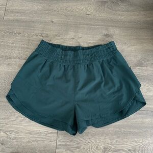 Calia dolphin hem run shorts